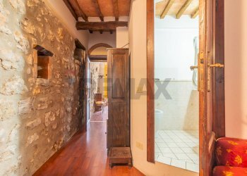 Hall / corridoio - Trilocale Via della Bubbolina
 
9, Semproniano - foto 33