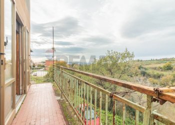 Balcone - Quadrilocale Via Giuseppe Botarelli
 
25, Ischia di Castro - foto 25