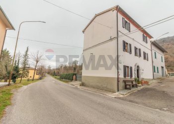 Edificio all\'aperto - Quadrilocale Via monte rosa
 
1, Semproniano - foto 4