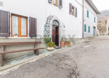 Edificio all\'aperto - Quadrilocale Via monte rosa
 
1, Semproniano - foto 5