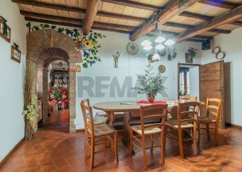 Sala da pranzo - Quadrilocale Via monte rosa
 
1, Semproniano - foto 22