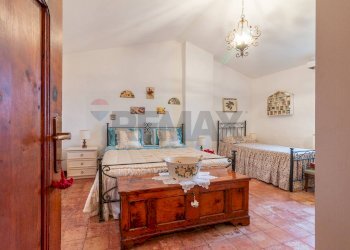 Camera / camera da letto - Quadrilocale Via monte rosa
 
1, Semproniano - foto 36