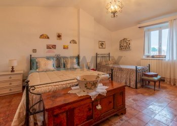 Camera / camera da letto - Quadrilocale Via monte rosa
 
1, Semproniano - foto 38