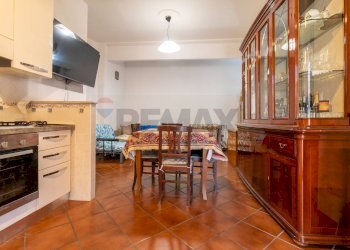 Sala da pranzo - Trilocale Via Rumenia
 
193/C, Pomezia - foto 3