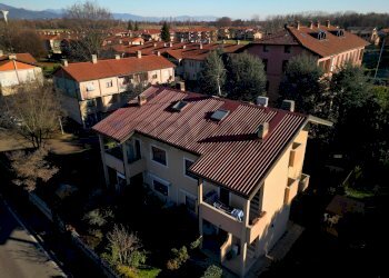 Edificio all\'aperto - Quadrilocale VIA CAVOUR
 
8, Carnate - foto 1