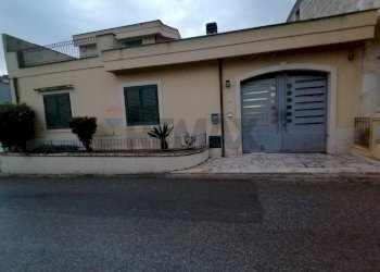 Casa all\'aperto - Villa via Saragat
 
47, Comiso - foto 3