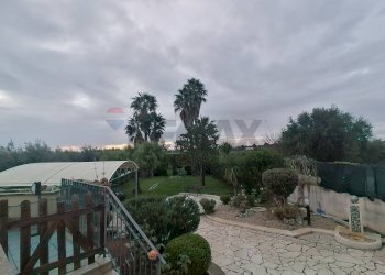 Giardino - Villa via Saragat
 
47, Comiso - foto 2