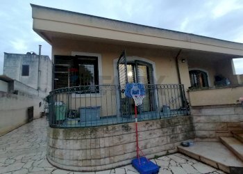 Casa all\'aperto - Villa via Saragat
 
47, Comiso - foto 24