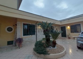 Terrazza - Villa via Saragat
 
47, Comiso - foto 27