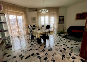 Sala da pranzo - Quadrilocale Via Arenazze
 
6, Chieti - foto 3