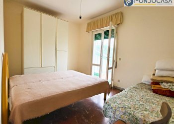 camera matrimoniale 1 p1 - Villa a Schiera Viale Roma
 
273, Pietrasanta - foto 8