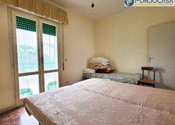 camera matrimoniale 1 p1 - Villa a Schiera Viale Roma
 
273, Pietrasanta - foto 10