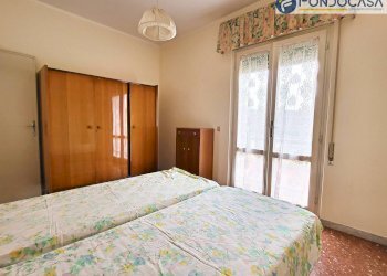 camera matrimoniale 2 p1 - Villa a Schiera Viale Roma
 
273, Pietrasanta - foto 12