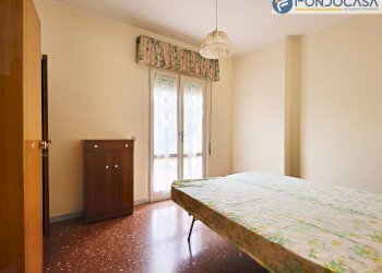 camera matrimoniale 2 p1 - Villa a Schiera Viale Roma
 
273, Pietrasanta - foto 13