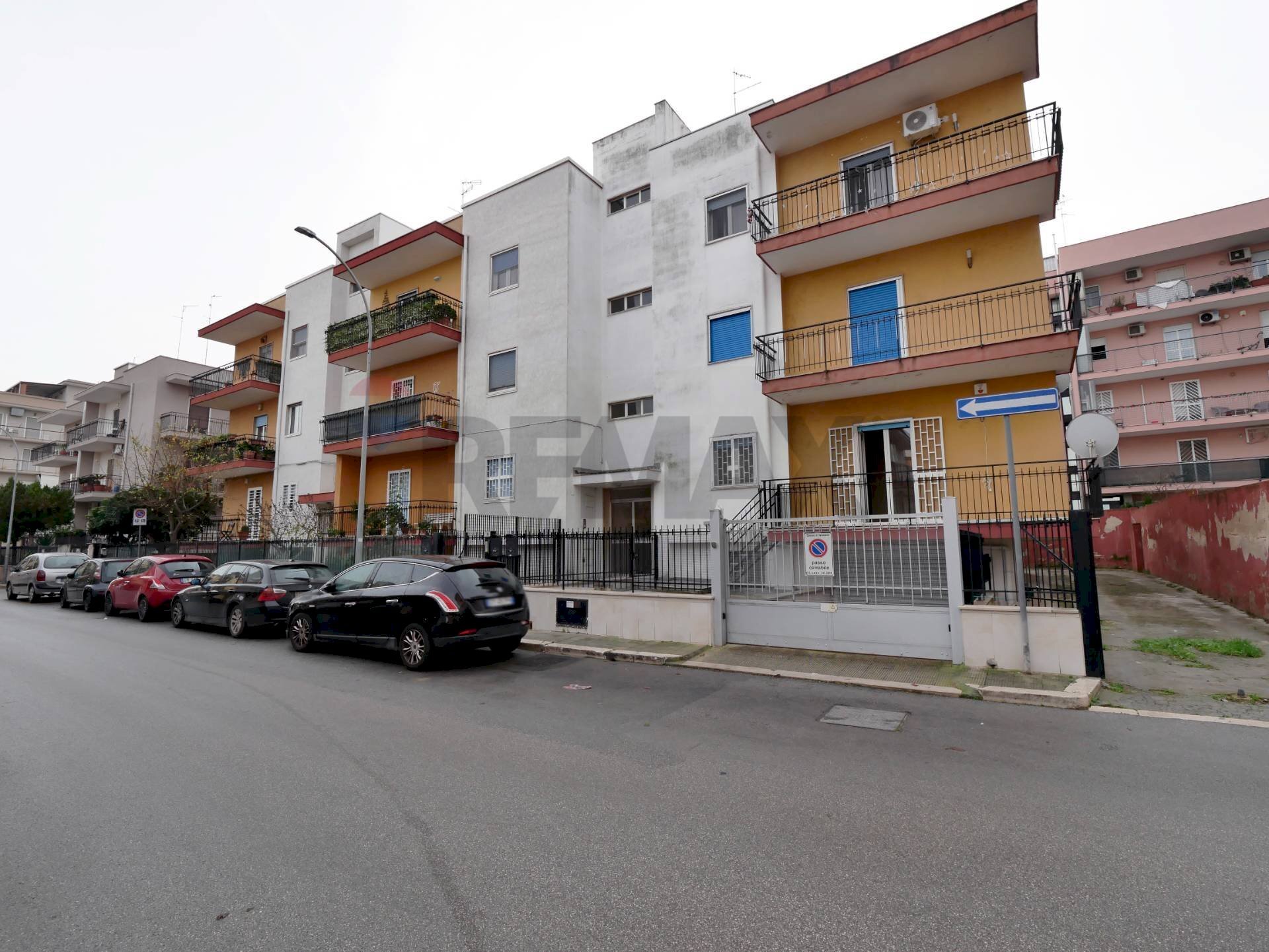 Edificio all\'aperto - Four-room apartment Via Leonardo Da Vinci
 
36, Valenzano - photo 1