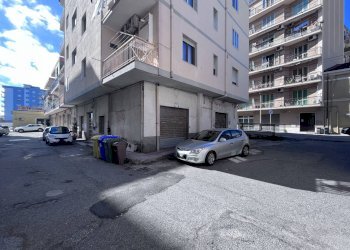 Foto 1 - Shop Traversa Crotone, Catanzaro - photo 1