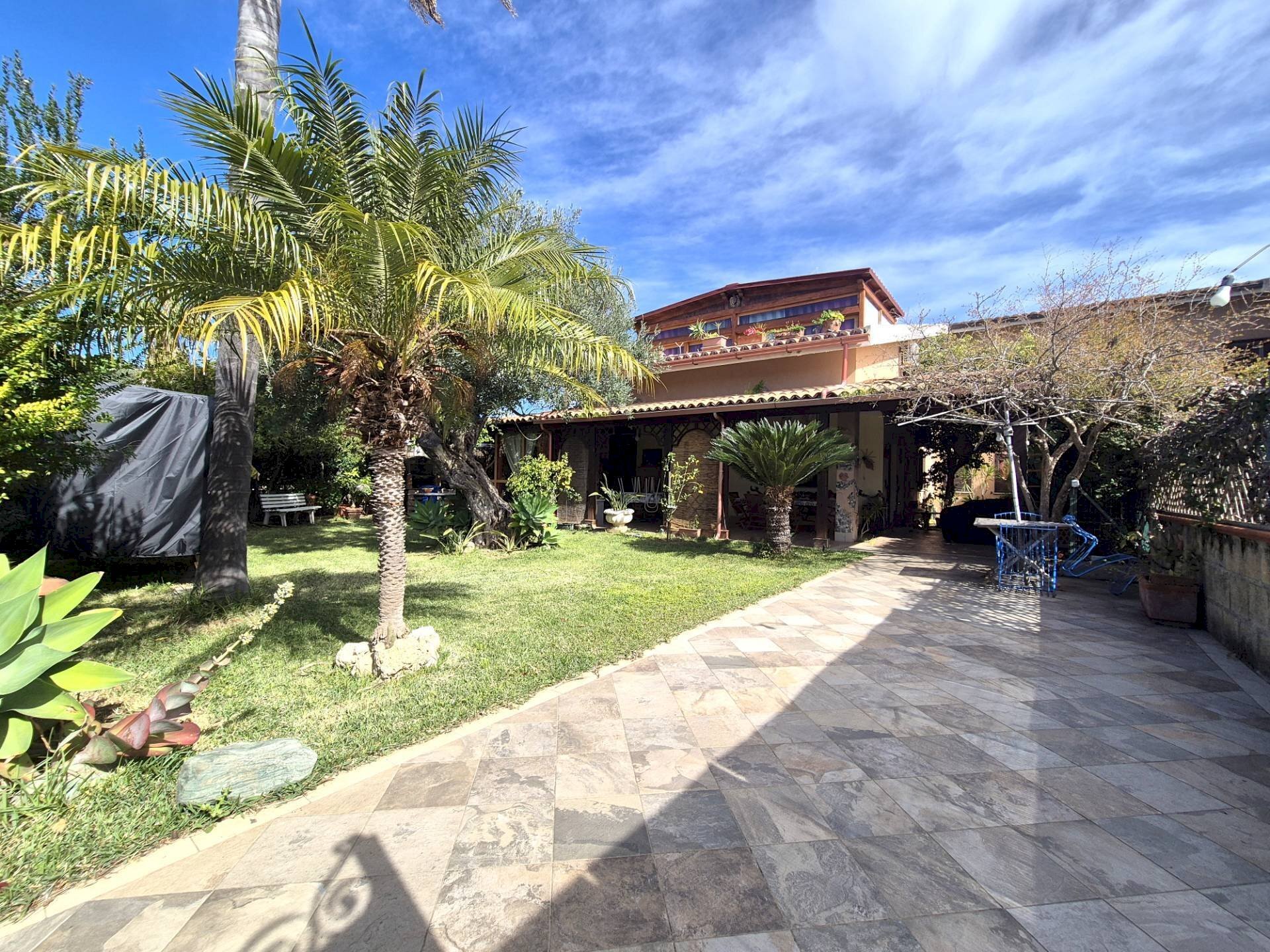 Foto 2 - Villa Via Ulisse
 
102, Borgia - foto 2