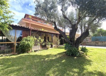 Foto 1 - Villa Via Ulisse
 
102, Borgia - foto 1