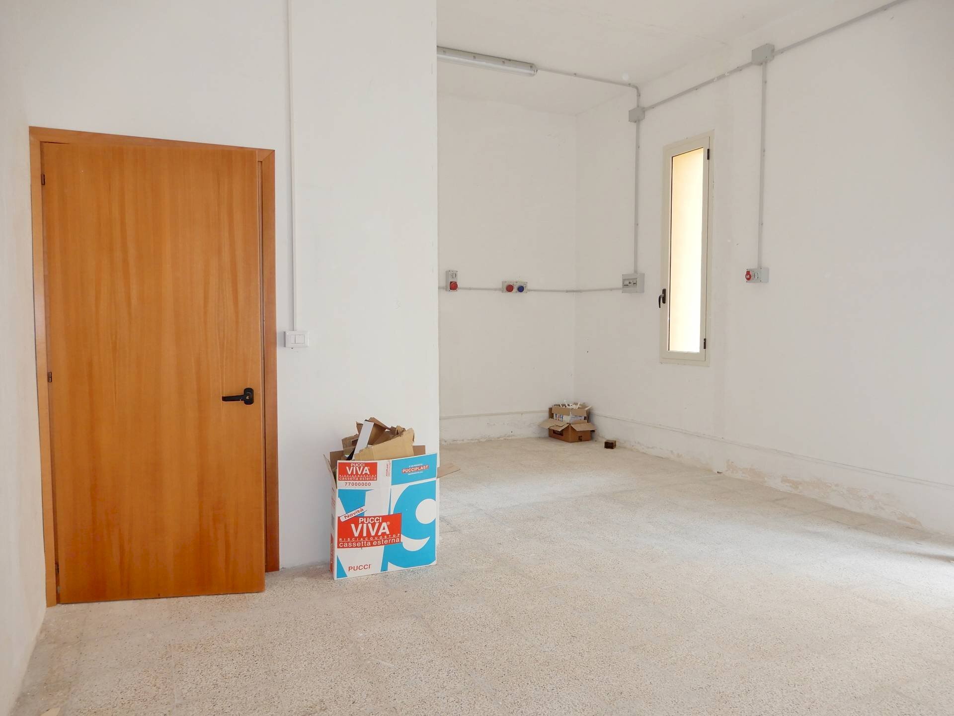 Foto 2 - Shop via Mottola d'Amato
snc, Catanzaro - photo 2