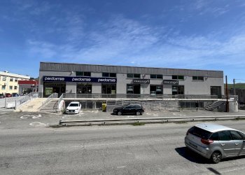 Foto 2 - Locale Commerciale via Lucrezia della Valle, Catanzaro - foto 2