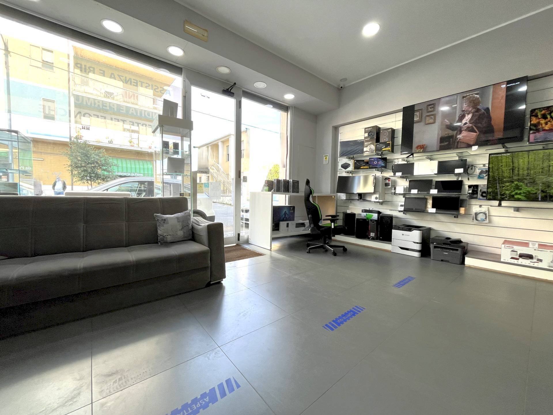 Foto 2 - Negozio Via Torrazzo
35, Catanzaro - foto 2