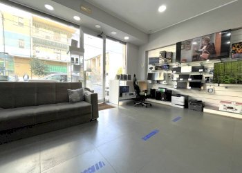 Foto 2 - Shop Via Torrazzo
 
35, Catanzaro - photo 2