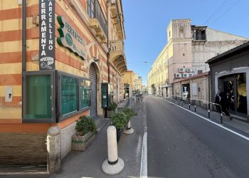 Foto 3 - Negozio Via Progresso
 
39, Catanzaro - foto 3