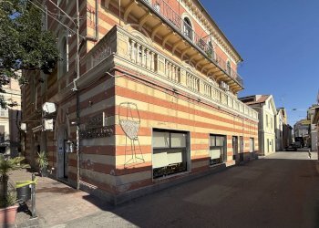 Foto 5 - Negozio Via Progresso
 
39, Catanzaro - foto 5