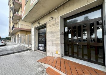 Foto 1 - Negozio via Lungomare Stefano Pugliese
 
55, Catanzaro - foto 1