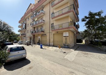 Foto 1 - Magazzino via Genova, Catanzaro - foto 1