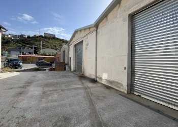 Foto 2 - Capannone via Lucrezia della Valle, Catanzaro - foto 2