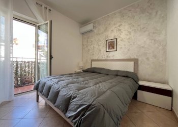 Foto 19 - Quadrilocale via marina di pietragrande
 
12, Montauro - foto 19