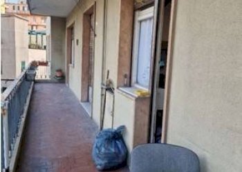 Balcone - Trilocale all'asta via Canevari, Genova (zona Marassi) - foto 16