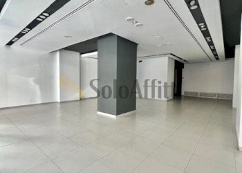 IMG_7828.jpeg - Locale Commerciale Via Melo da Bari 125, Bari (zona Murat) - foto 1