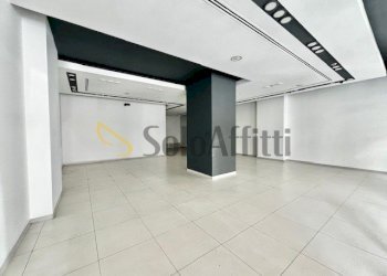 IMG_7827.jpeg - Locale Commerciale Via Melo da Bari 125, Bari (zona Murat) - foto 2