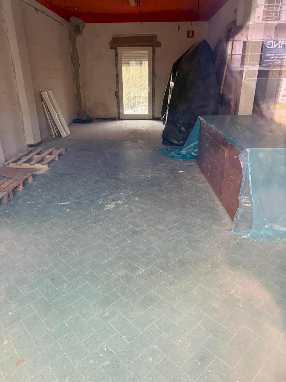 eb9ec8db-189c-4b90-96cf-82a25a798a48.jpg - Locale Commerciale Via Rozzone 1, Luni - foto 2