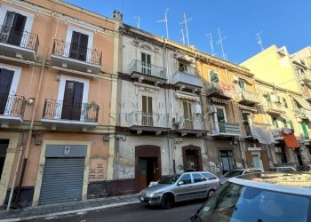 006887e1-74f8-4d59-adbf-5c4d78cf3c6d.jpg - Locale Commerciale Via Francesco Petrelli 17, Bari - foto 2