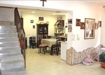 Screenshot_20251211_120154_Facebook.jpg - Villa Via Ferlito 23, Catania - foto 4