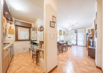 10.jpg - Bilocale Via Paolo Stoppa 38, Roma - foto 8