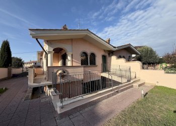 IMG_8006.JPG - Villa Via Dora Baltea, Ardea - foto 1