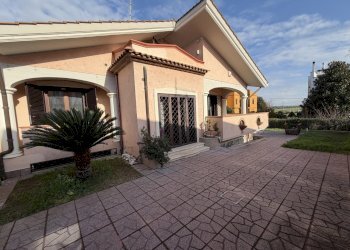 IMG_8010.JPG - Villa Via Dora Baltea, Ardea - foto 4