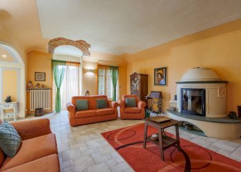 Portion of a house Castagneto Po - photo 8
