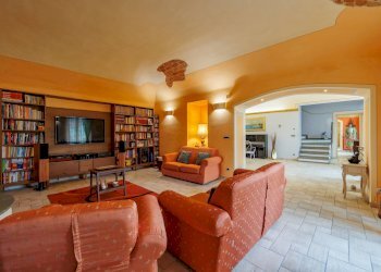Portion of a house Castagneto Po - photo 9