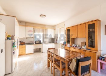 Cucina - Quadrilocale via santa lucia
 
53, Serra de' Conti - foto 3