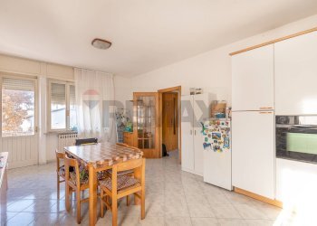 Sala da pranzo - Quadrilocale via santa lucia
 
53, Serra de' Conti - foto 5