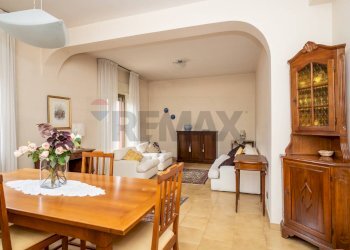 Sala da pranzo - Appartamento via regina elena
 
108, Francavilla di Sicilia - foto 1