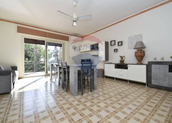 Sala da pranzo - Trilocale Via Provinciale per Riposto
 
108, Acireale - foto 11