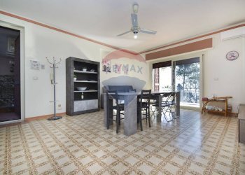 Sala da pranzo - Trilocale Via Provinciale per Riposto
 
108, Acireale - foto 12