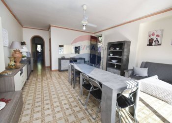 Sala da pranzo - Trilocale Via Provinciale per Riposto
 
108, Acireale - foto 13