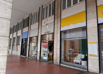 Facciata - Negozio via 20 Settembre, 39, Cuneo (zona Centro) - foto 2